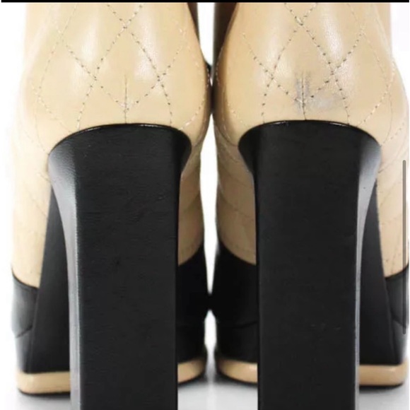 CHANEL lamb skin quilted booties - Picture 4 of 7
